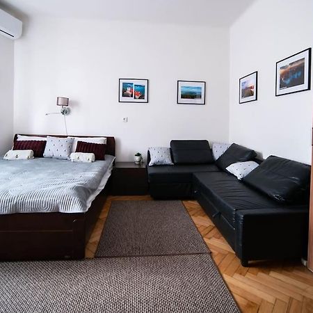 Bumblebee Apartment With Ac Budapest Bagian luar foto