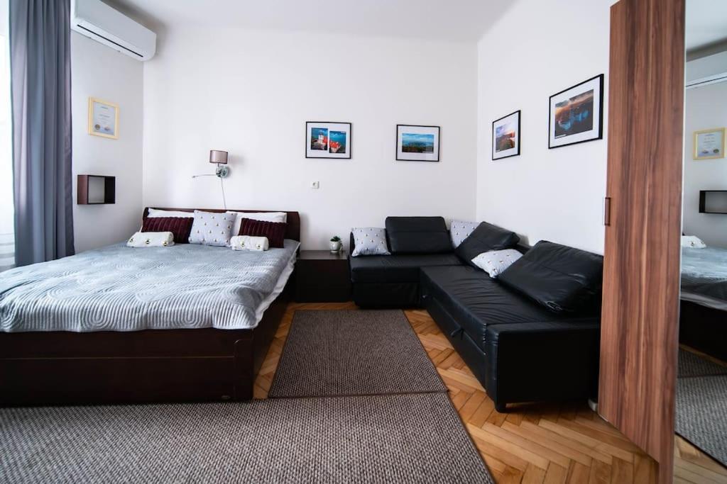 Bumblebee Apartment With Ac Budapest Bagian luar foto