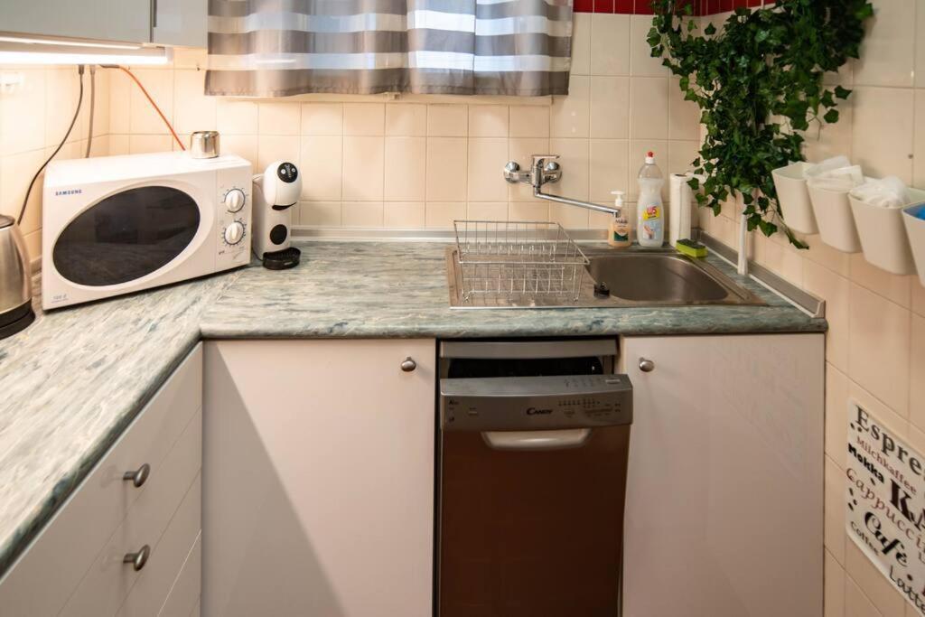 Bumblebee Apartment With Ac Budapest Bagian luar foto