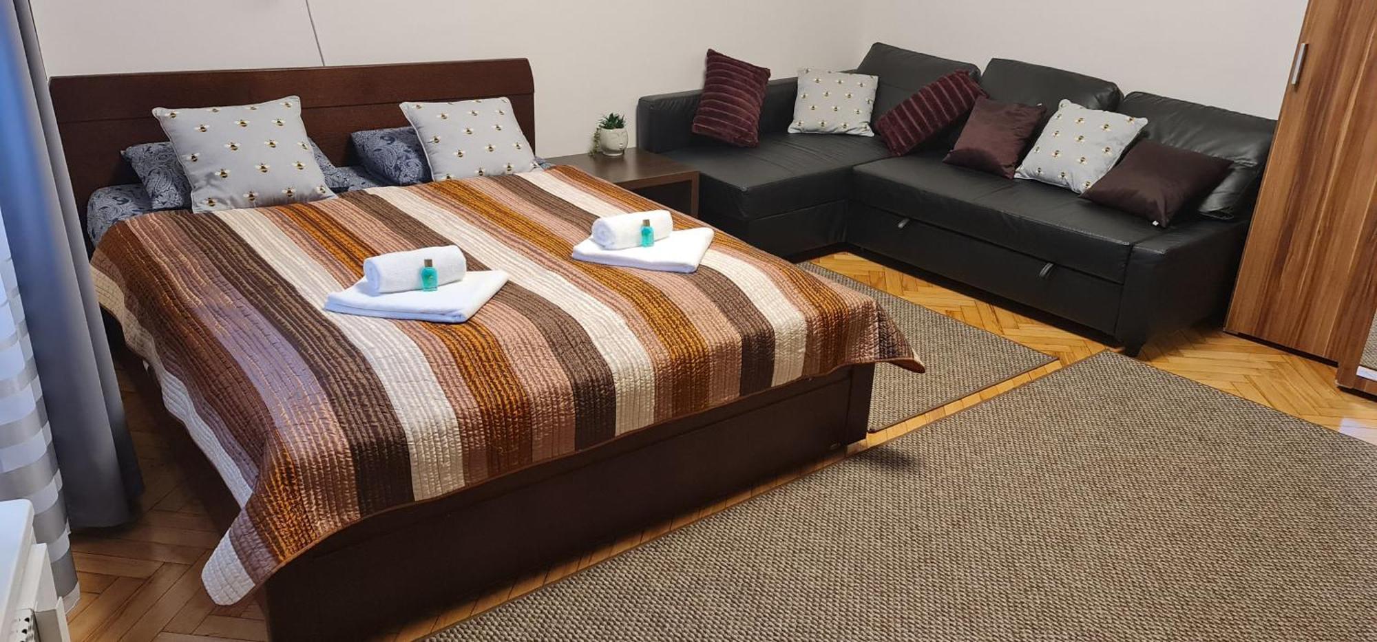 Bumblebee Apartment With Ac Budapest Bagian luar foto
