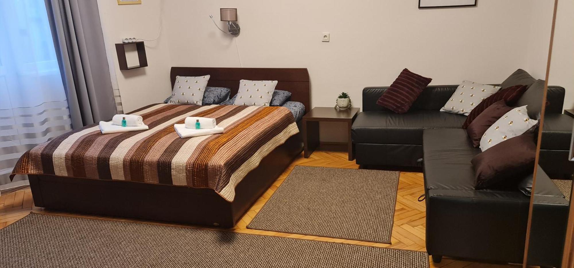 Bumblebee Apartment With Ac Budapest Bagian luar foto