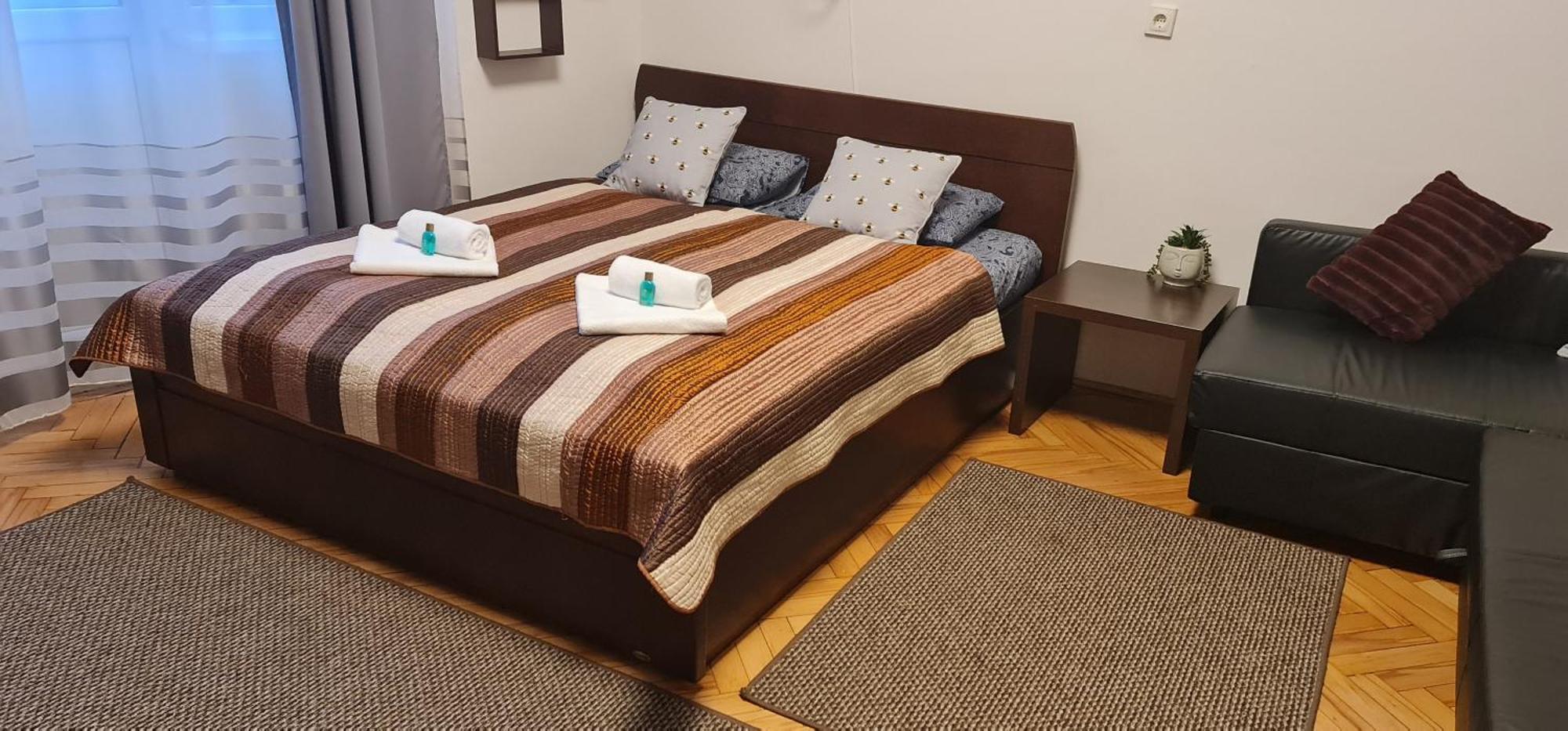 Bumblebee Apartment With Ac Budapest Bagian luar foto