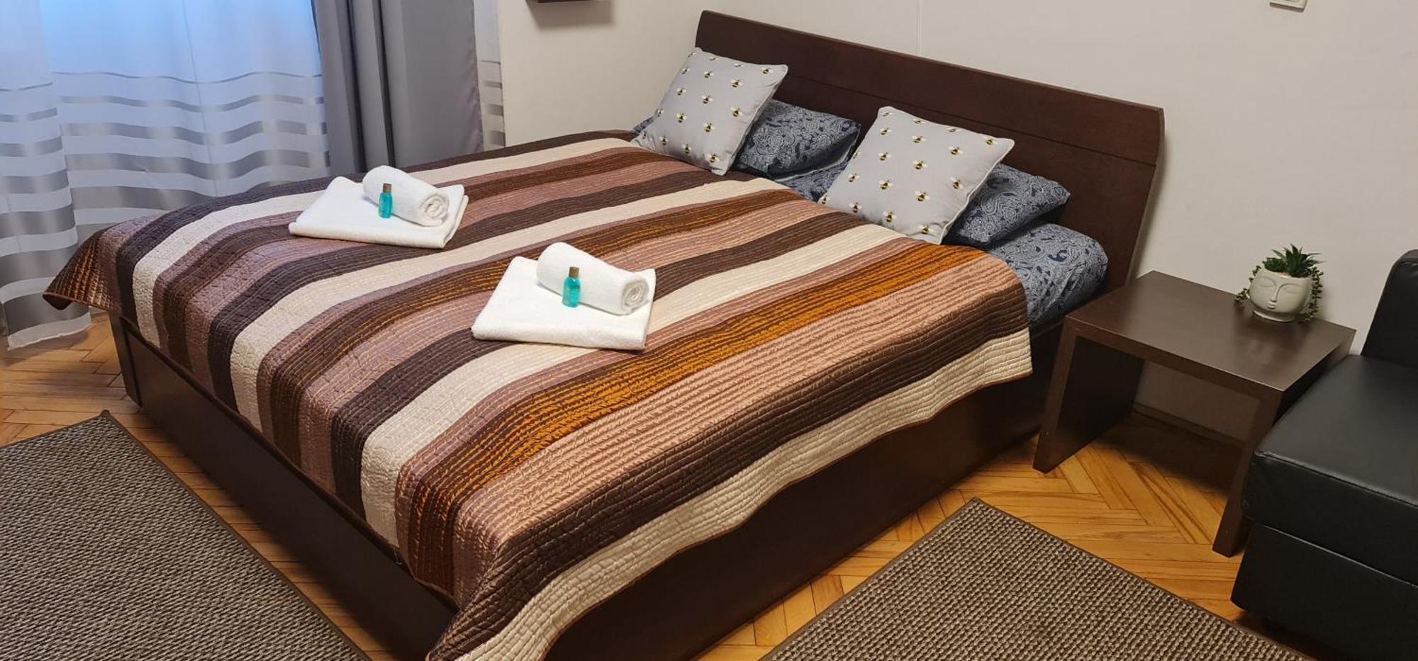Bumblebee Apartment With Ac Budapest Bagian luar foto